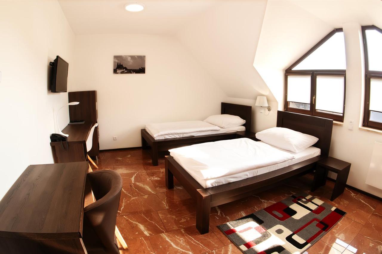 Hotel Slunecni Dvur Брно Экстерьер фото