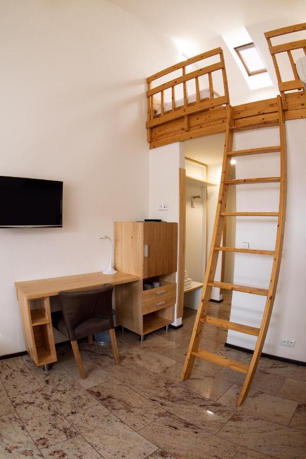 Hotel Slunecni Dvur Брно Экстерьер фото
