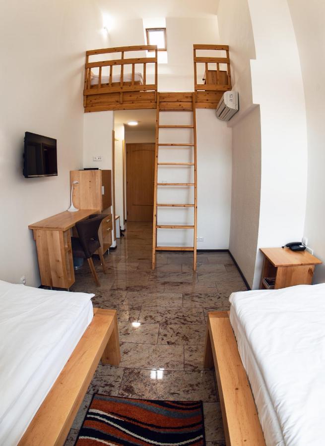 Hotel Slunecni Dvur Брно Экстерьер фото