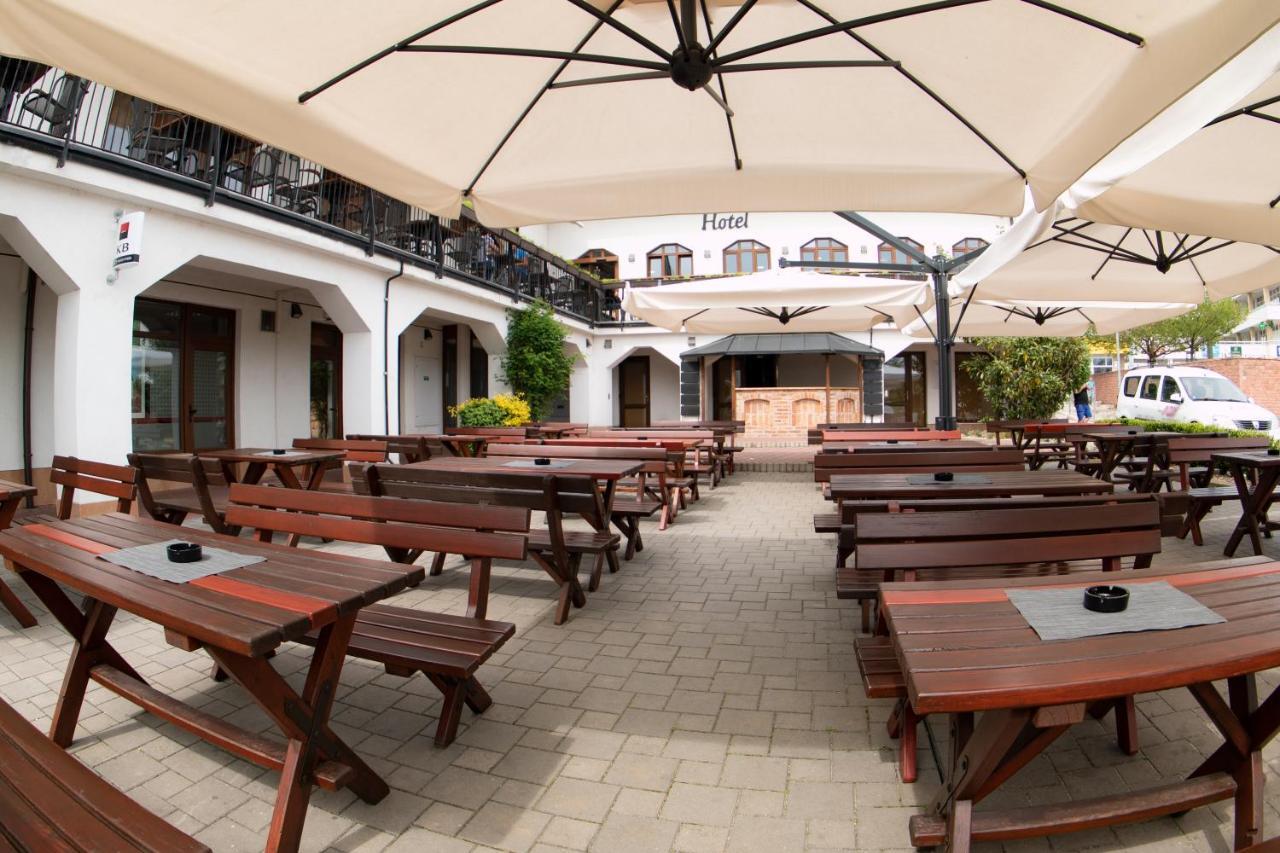 Hotel Slunecni Dvur Брно Экстерьер фото